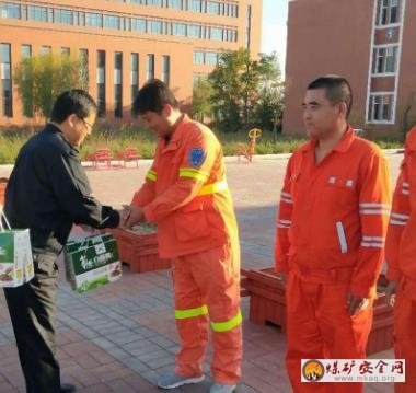 救護(hù)大隊(duì)對(duì)駐烏審旗三中隊(duì)進(jìn)行慰問