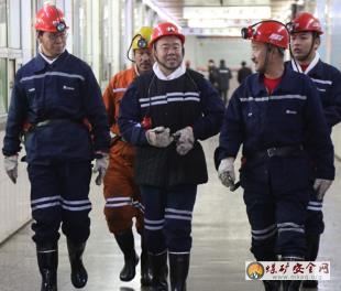 王玉寶到馬蘭礦下井督導:推進一優(yōu)三減 確保安全生產(chǎn)