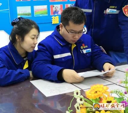 天能電廠“頭腦風(fēng)暴”聚力班組建設(shè)
