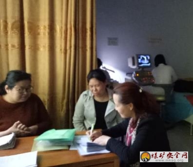 廬江縣羅河鎮(zhèn)：縣安監(jiān)局對金牛礦業(yè)進行頂板和通風系統(tǒng)專項檢查