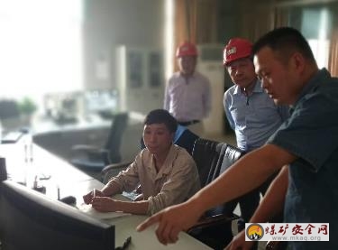 廬江縣羅河鎮(zhèn)：鎮(zhèn)安監(jiān)所對(duì)馬鋼羅河礦進(jìn)行安全檢查