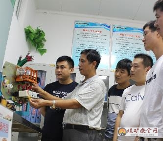 唐口煤業(yè)：“導(dǎo)師帶徒”助成長(zhǎng)