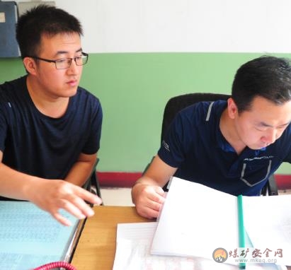 中興煤業(yè)公司“三基”建設(shè)檢查小組  到現(xiàn)場(chǎng)督導(dǎo)“三基”工作