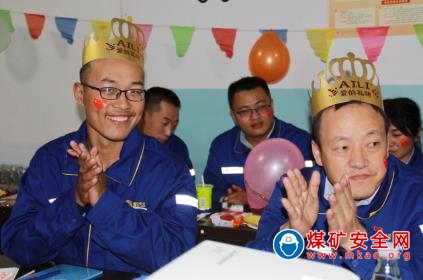 萬(wàn)家團(tuán)圓迎中秋 四海歡騰慶國(guó)慶天業(yè)集團(tuán)天域新實(shí)舉辦“迎中秋、慶國(guó)慶”職工座談會(huì)