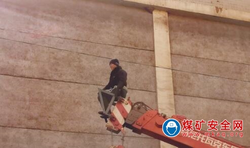 小峪煤業(yè)公司供電科天寒地凍搶修忙