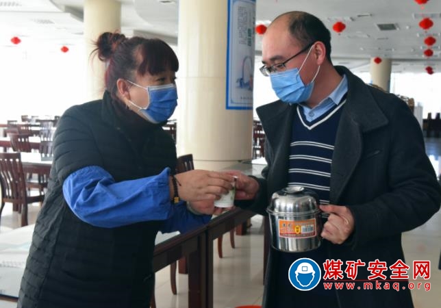 潞安集團(tuán)李村煤礦：免費(fèi)藥劑為疫情防控一線筑起“健康堡壘”