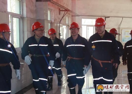 川煤達竹金剛煤礦：開展配電司機、主扇通風機司機崗位練兵活動