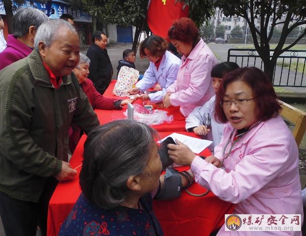 川煤集團(tuán)達(dá)竹煤電公司金剛煤礦：重陽節(jié)， 濃濃敬老情關(guān)愛礦區(qū)老人