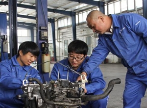 物流貿(mào)易公司機(jī)動車定損中心高度重視“三基”培訓(xùn)