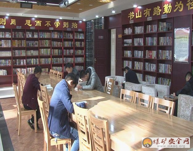 建設(shè)職工書屋 打造書香潞寧