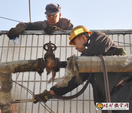 搶修暖氣管道