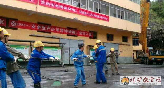 廣西高峰礦業(yè)公司提前完成2.5米卷揚機箕斗更換任務(wù)