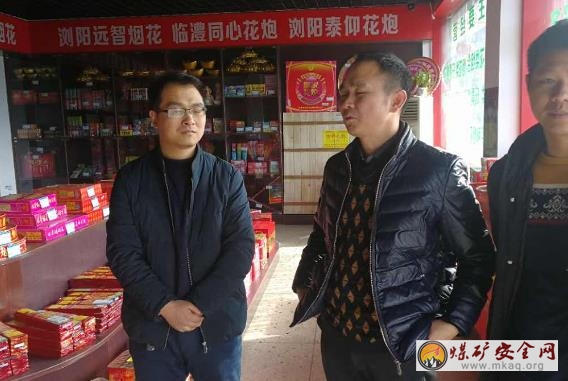 洛陽(yáng)市安委會(huì)督察組到欒川督查煙花爆竹
