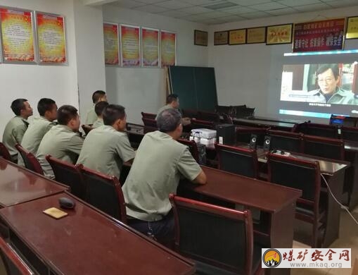 救消大隊(duì)一中隊(duì)對(duì)職工進(jìn)行煤礦安全警示教育