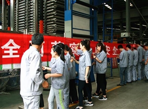 山東能源重裝集團(tuán)魯中裝備舉行“安全生產(chǎn)月”啟動儀式