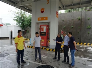 江安縣政府副縣長(zhǎng)羅強(qiáng)深入?；髽I(yè)督查汛期安全