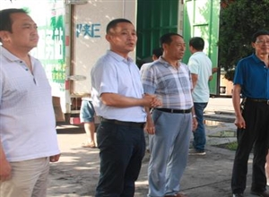 澄合礦業(yè)公司深入董礦分公司開展“關(guān)愛職工送清涼追趕超越建新功”活動(dòng)