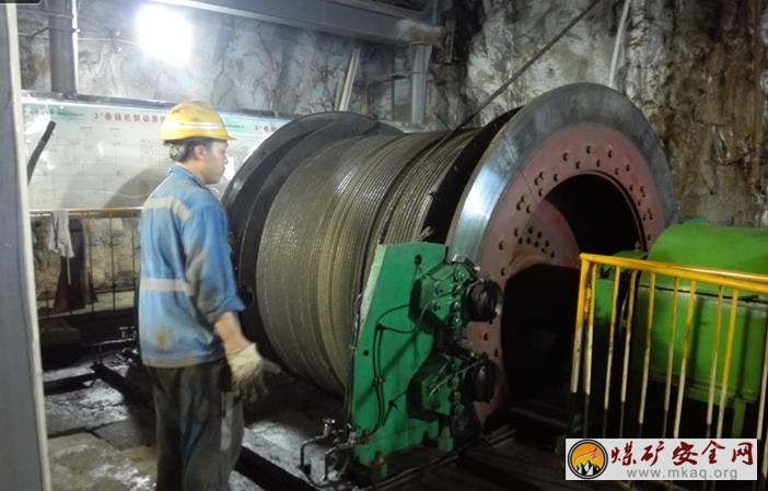 廣西高峰礦業(yè)公司爭分奪秒完成搶修工作