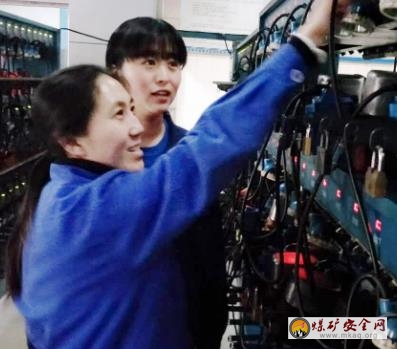 用溫柔之光照亮安全之路 ---記牛兒莊采礦公司機(jī)電區(qū)礦燈房的女工們