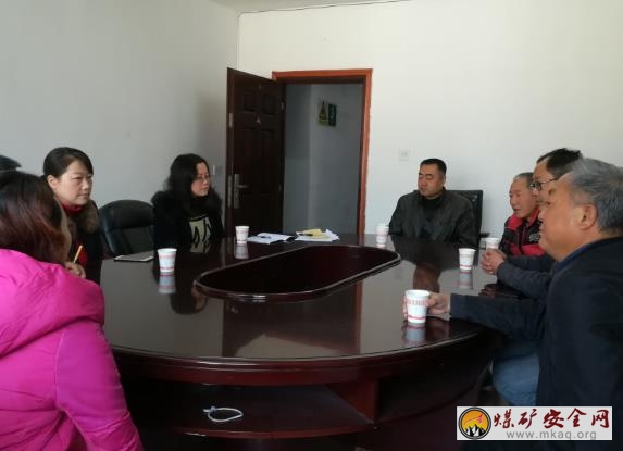 攀枝花市財政局慰問攀煤大寶頂?shù)V困難職工