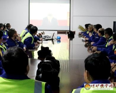 新疆天業(yè)天偉化工廠組織收看慶祝改革開放40周年大會