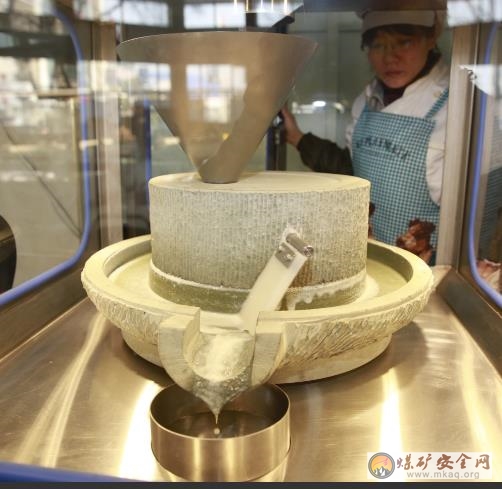 古城煤礦石磨豆?jié){免費(fèi)喝