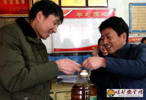 陜煤澄合礦業(yè)公司春節(jié)慰問董礦分公司統(tǒng)戰(zhàn)對象