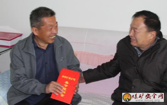 陜煤澄合王村社區(qū)：慰問困難黨員 真情關(guān)懷暖心走訪
