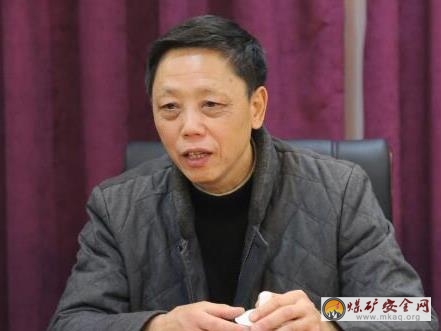 省總、市總工會(huì)領(lǐng)導(dǎo)到芙蓉集團(tuán)公司慰問勞模及困難職工