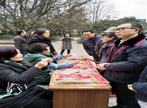 川煤達(dá)竹石板廠工會(huì) 開(kāi)展“迎新年 送祝福 送春聯(lián)”活動(dòng)