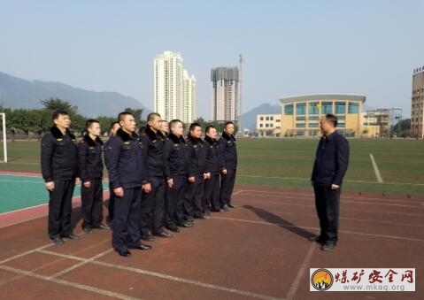 四川省煤監(jiān)局總工程師鄢正文新年看望慰問芙蓉救消大隊指戰(zhàn)員
