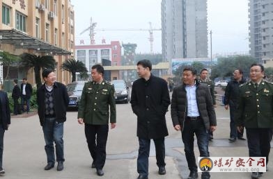 四川省國資委黨委委員、副主任薛東兵一行到芙蓉救消  大隊調(diào)研
