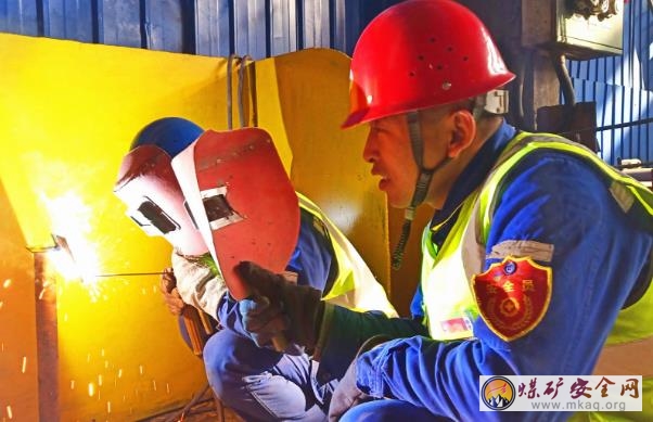 崗位練兵再開擂   電石工匠請亮劍  天業(yè)集團(tuán)天能電石廠開展職工焊接比賽活動