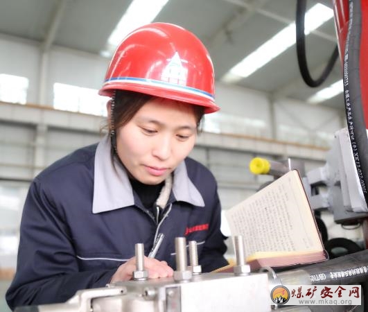 山東能源重裝集團魯南裝備公司：巾幗建新功