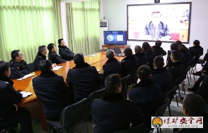 救消大隊積極組織指戰(zhàn)員觀看全國“兩會”直播盛況