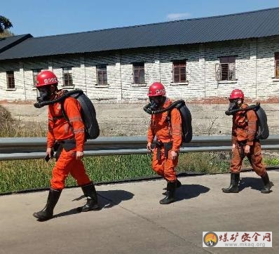 救消大隊(duì)救援二中隊(duì)萬米耐力訓(xùn)練強(qiáng)健體魄
