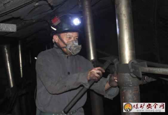 川煤集團(tuán)達(dá)竹柏林煤礦積極宣傳全國勞模先進(jìn)事跡