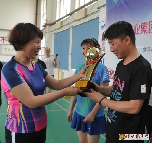 “天業(yè)杯”第七屆職工羽毛球團體比賽圓滿落幕
