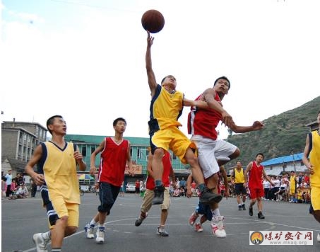 小峪 煤業(yè)工會舉行職工籃球比賽