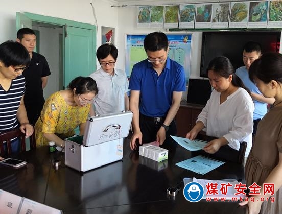 兗礦集團(tuán)興隆莊礦職工醫(yī)院開(kāi)展夏季送清涼健康伴我行活動(dòng)
