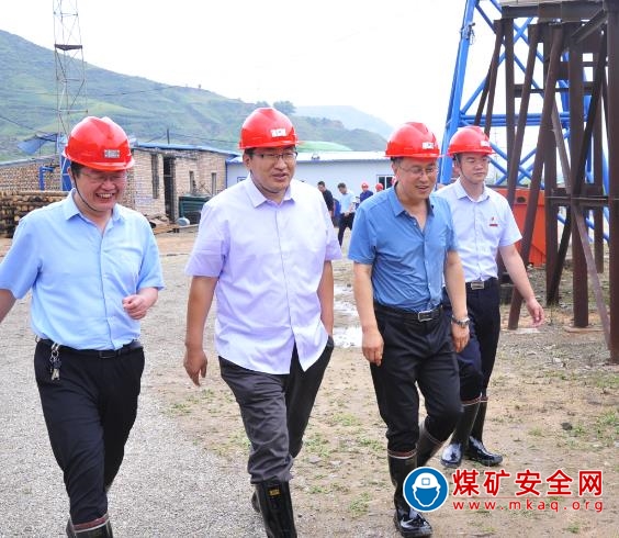 崔樹江到潞寧煤業(yè)現(xiàn)場辦公