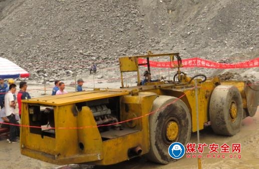 廣西高峰礦業(yè)公司鏟運(yùn)機(jī)駕駛員比武現(xiàn)場(chǎng)“曬”出真水平