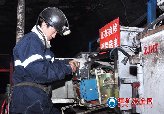 小峪煤業(yè)加強(qiáng)對(duì)機(jī)電設(shè)備的監(jiān)督管理