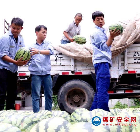 新疆天業(yè)化工產(chǎn)業(yè)開(kāi)展夏季送清涼活動(dòng)