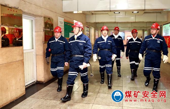 郭福忠督導屯蘭礦自動化工作面建設