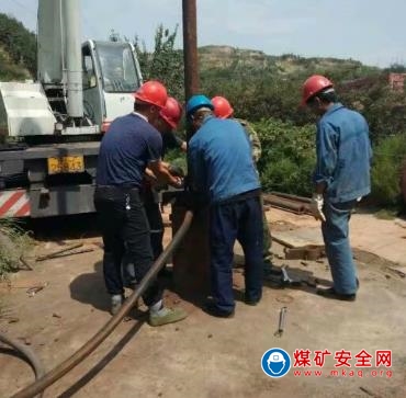 高陽管理中心水暖隊加班加點(diǎn)搶修居民用水深井泵