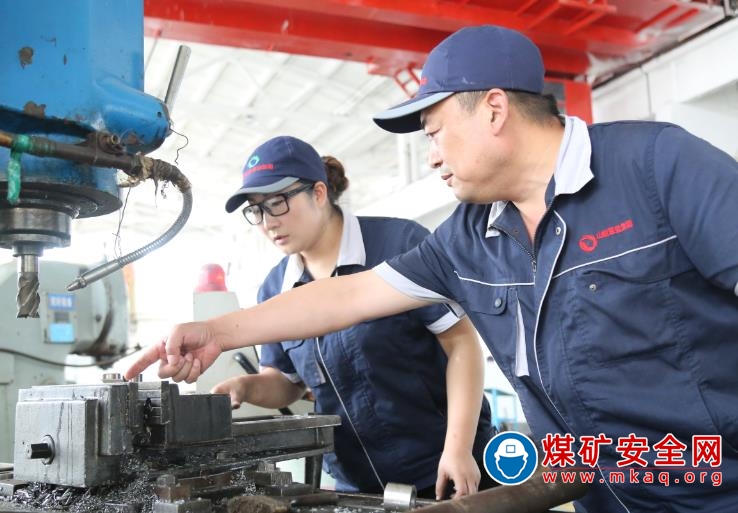 山東能源重裝集團(tuán)魯南裝備公司: “師帶徒”搭建職工技能提升“充電站”