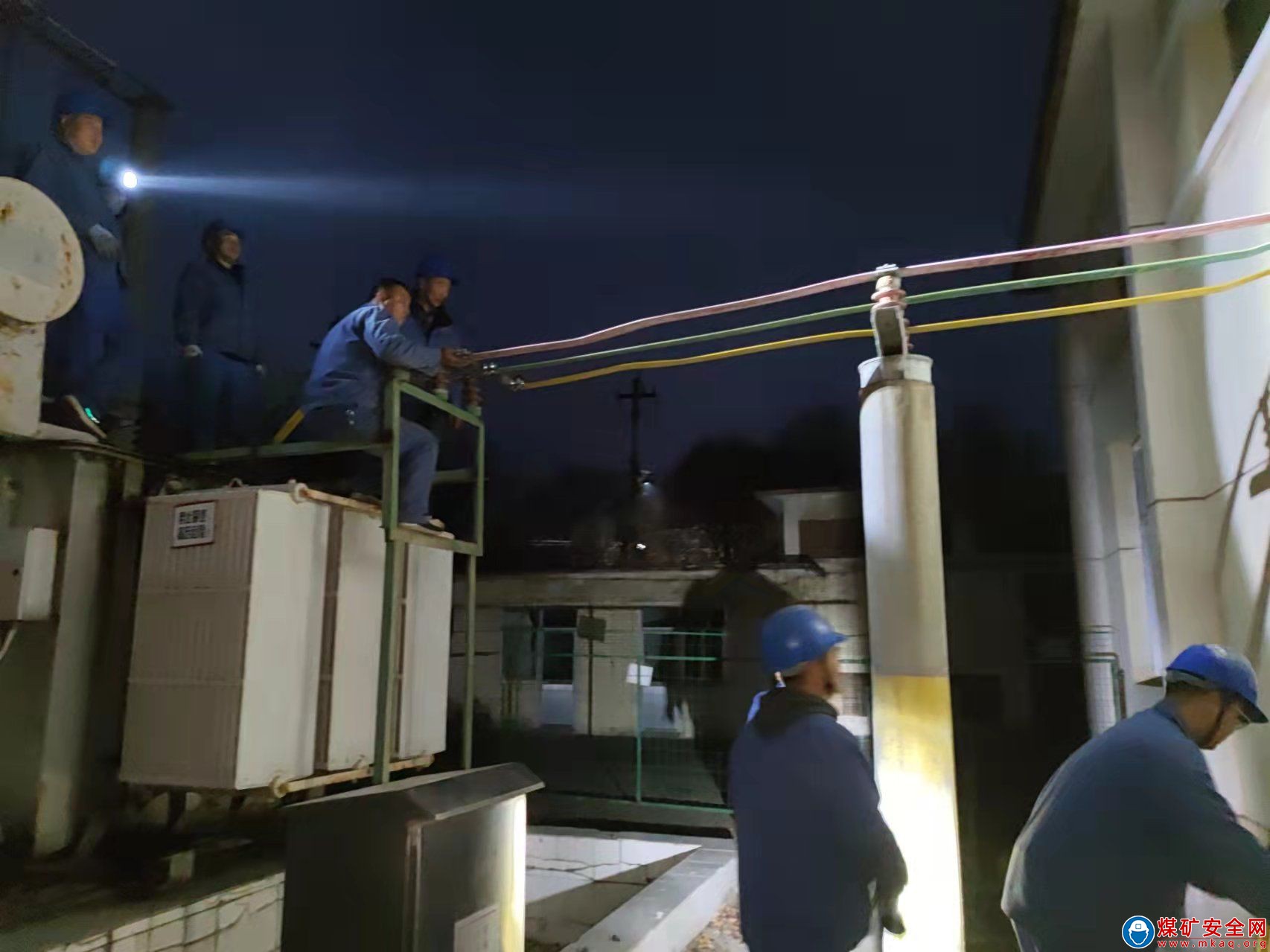 陜煤蒲白熱電公司：緊急更換變壓器 解群眾用電急事兒