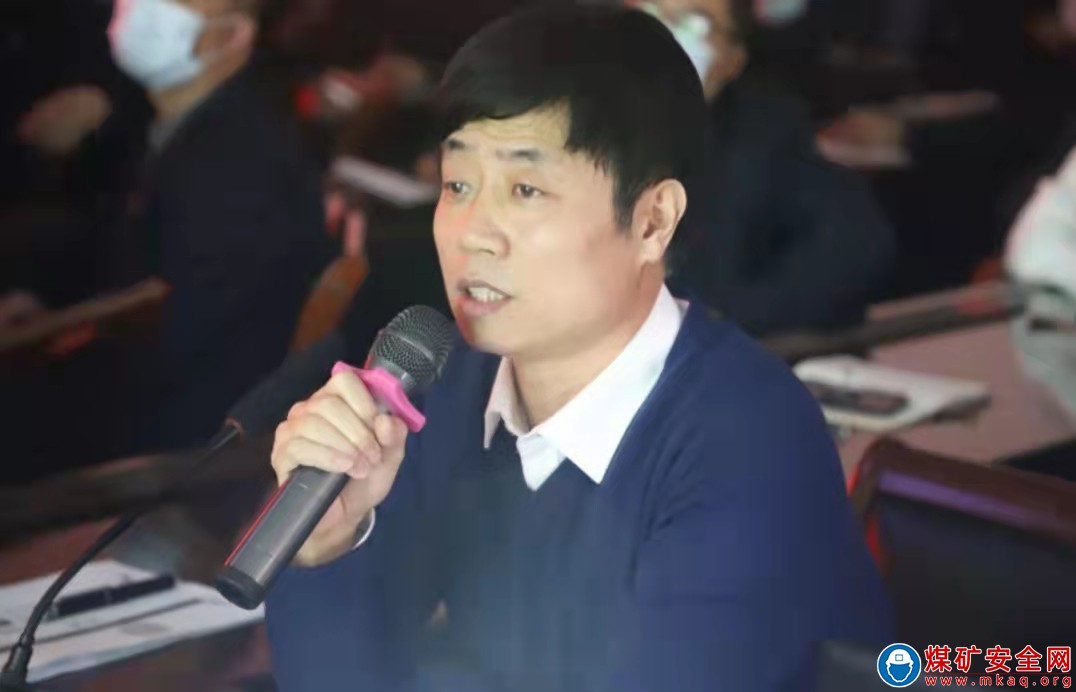 香源煤業(yè)召開十一月份安全辦公會議