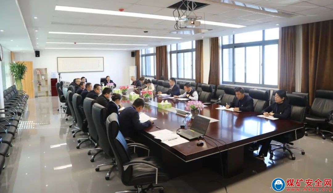 中能煤田公司召開以“革弊立新，清風(fēng)徐徐來”主題廉政紀(jì)律教育會(huì)